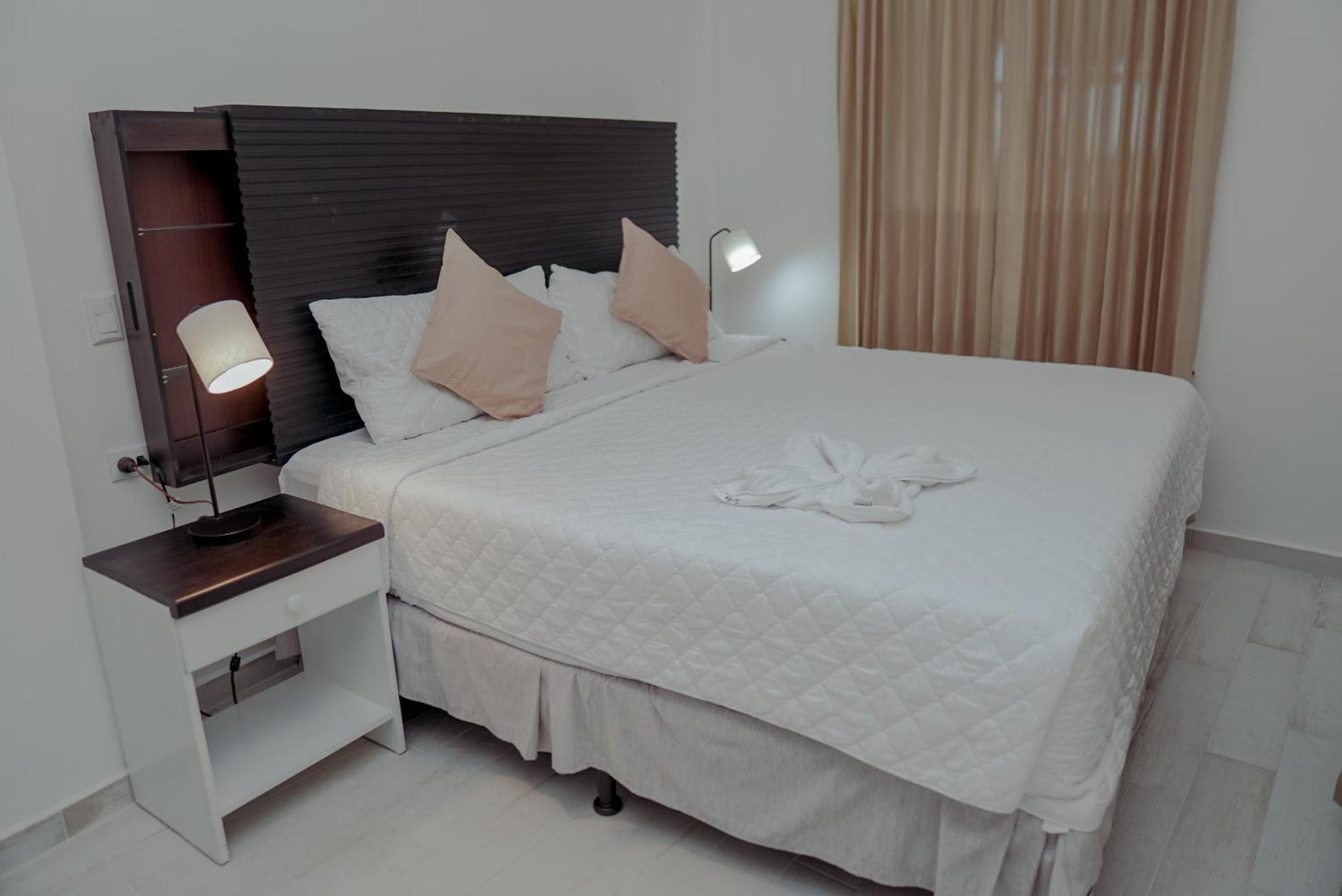 Hotel Villa Del Lago Flores Kültér fotó