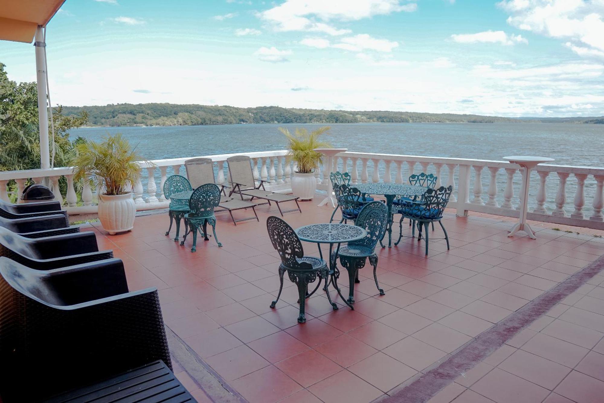 Hotel Villa Del Lago Flores Kültér fotó