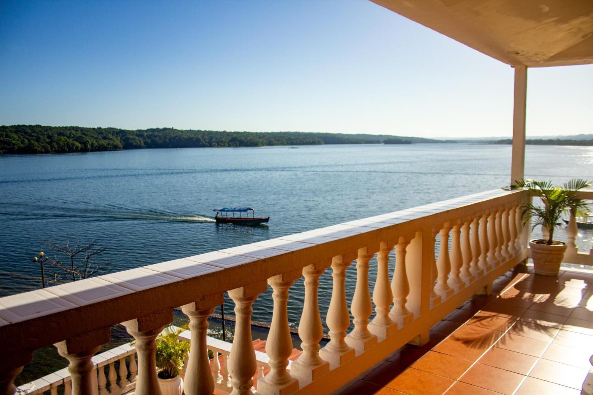 Hotel Villa Del Lago Flores Kültér fotó