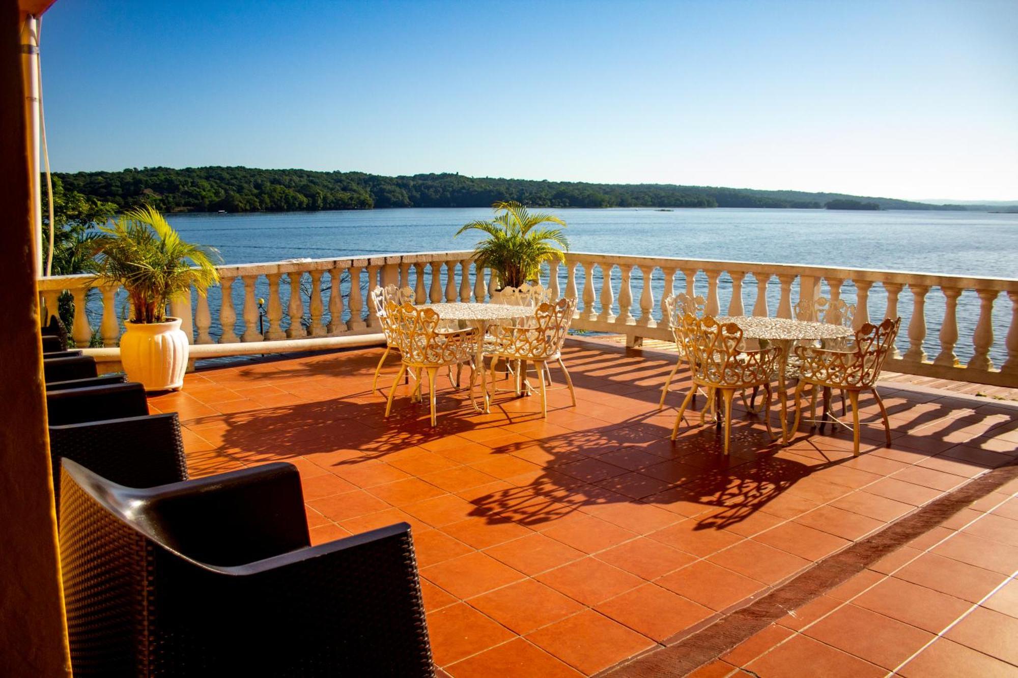 Hotel Villa Del Lago Flores Kültér fotó