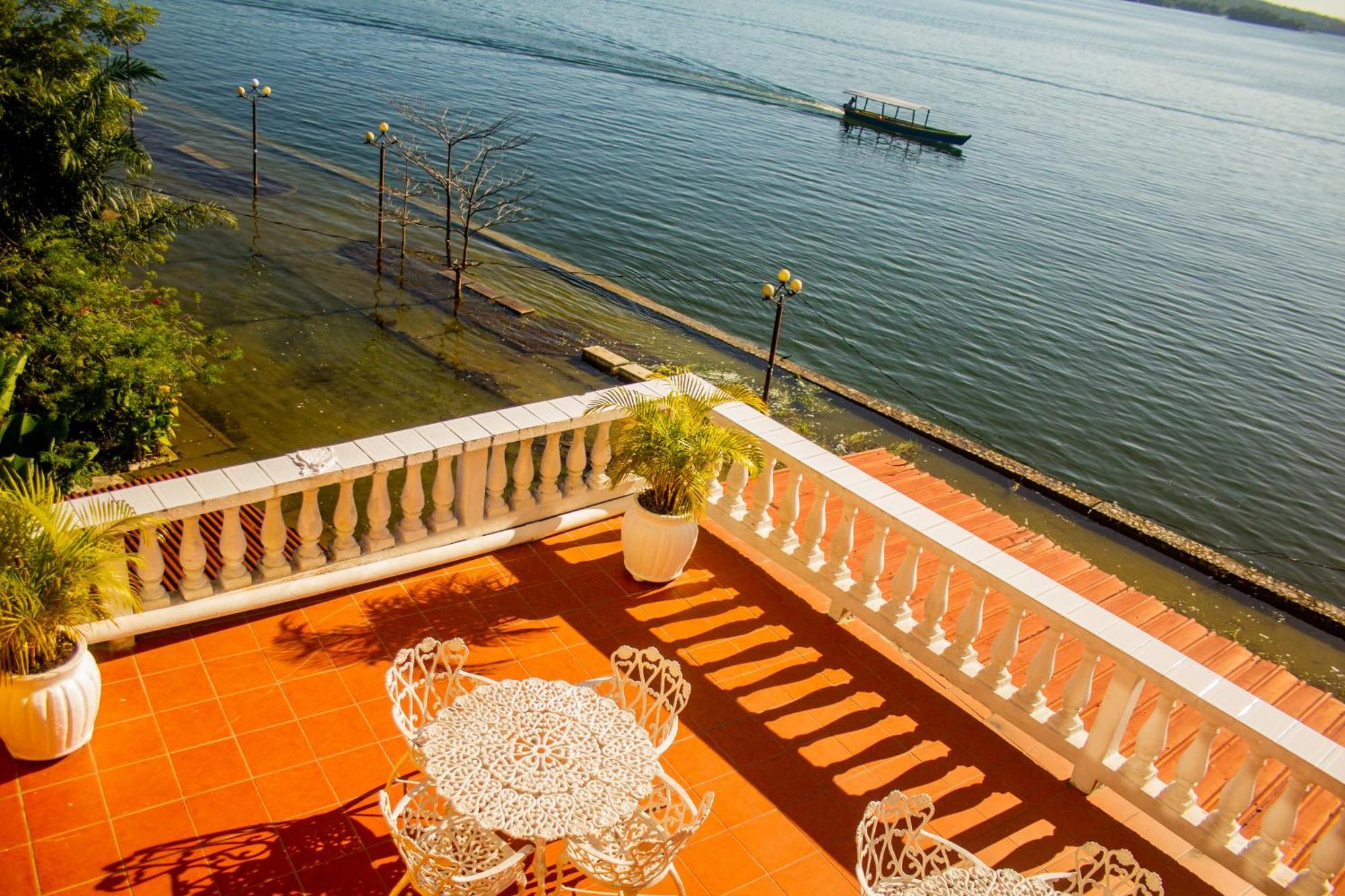 Hotel Villa Del Lago Flores Kültér fotó