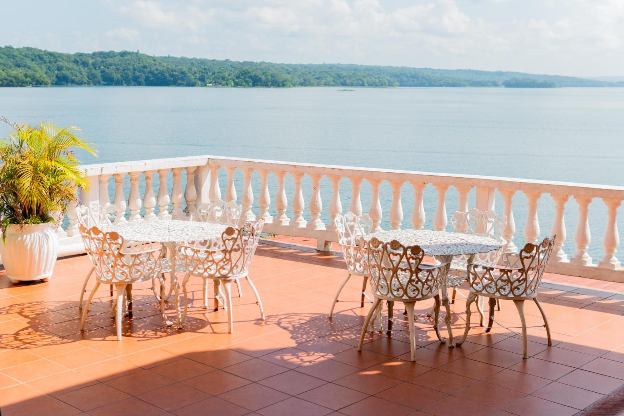 Hotel Villa Del Lago Flores Kültér fotó