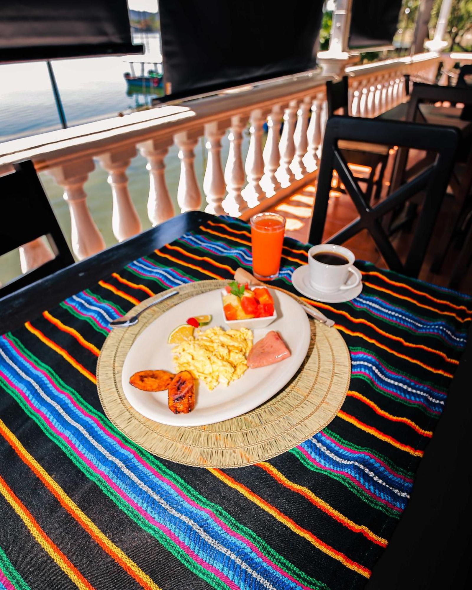 Hotel Villa Del Lago Flores Kültér fotó